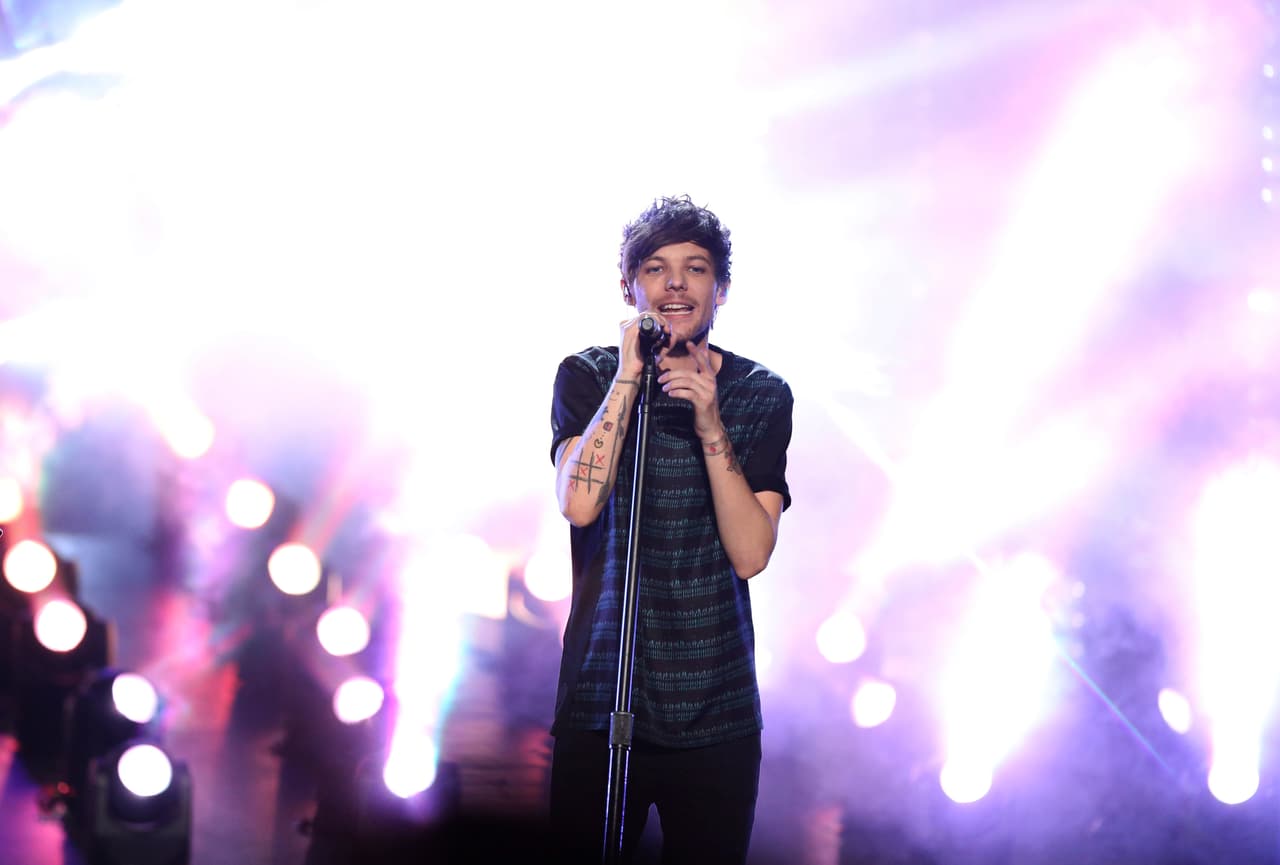 Louis Tomlinson, integrante de One Direction, es arrestado en aeropuerto