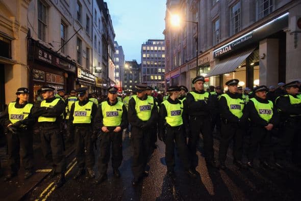Por su parte, tres cuartas partes de las escuelas de todo Reino Unido se tuvieron que ver obligadas a cerrar temprano, afirmó la Oficina del Gabinete.