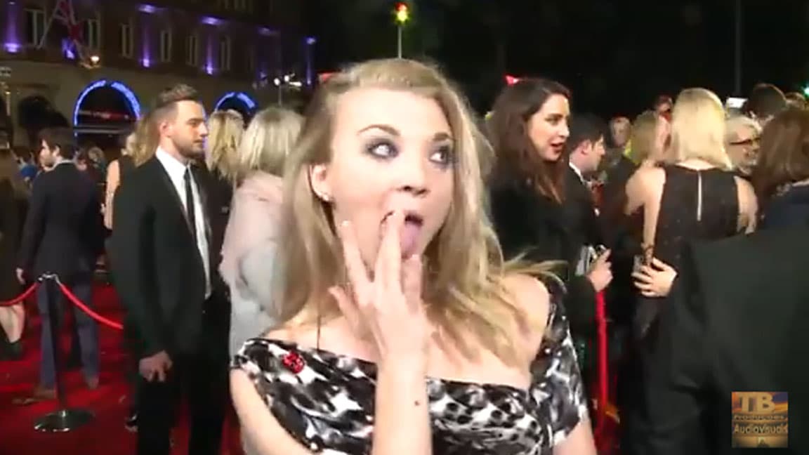 Hasta bromeó limpiando el lápiz labial que Jennifer le había dejado.