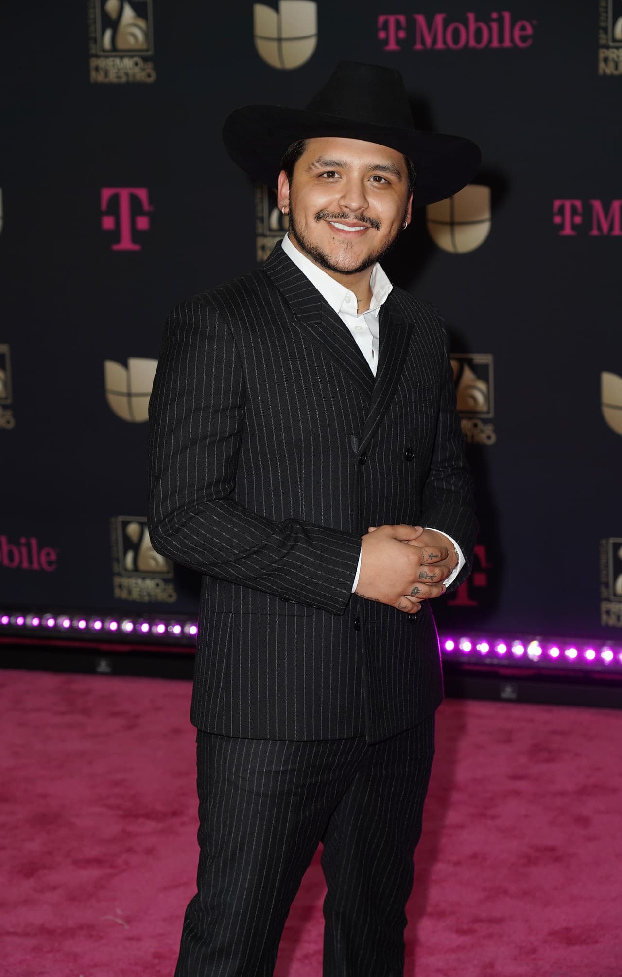 Así fue que vimos la versión más elegante del regional mexicano en la alfombra magenta de Premio Lo Nuestro 2020.