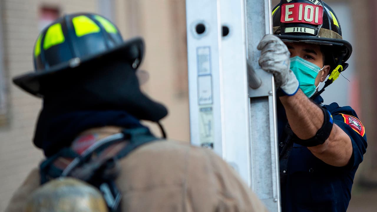 Bomberos reportan fuga de gas que mantiene cerrada la Highway 146 en Baytown, Texas