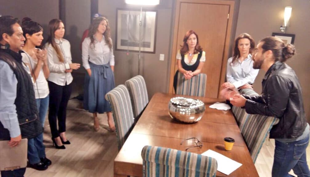 "Muy feliz y emocionada de estar preparando este nuevo proyecto #LaCandidata junto a mi gran equipo" compartió Giselle.