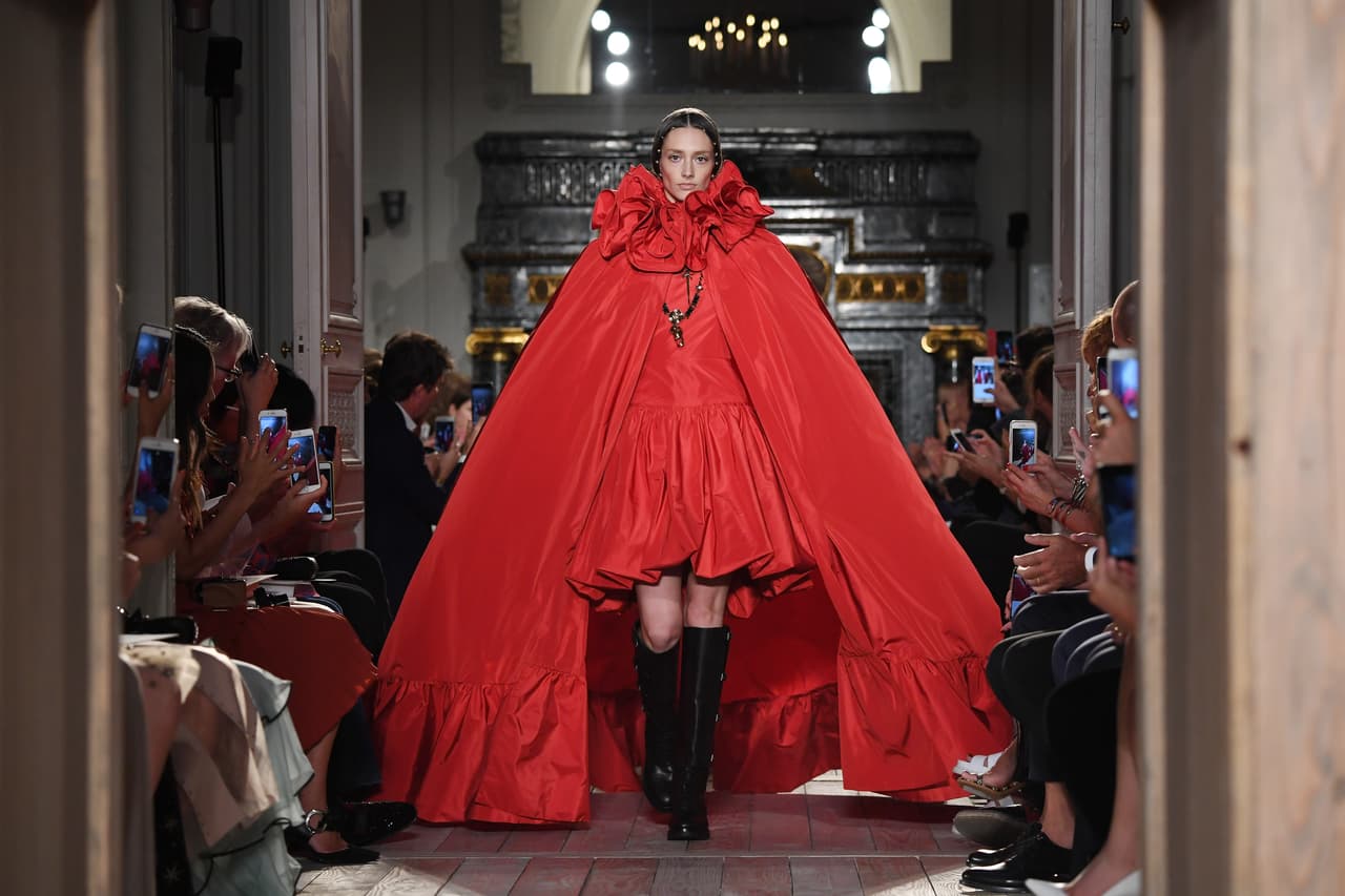 Te decimos 5 razones por las que un vestido de alta costura cuesta lo que un auto de lujo