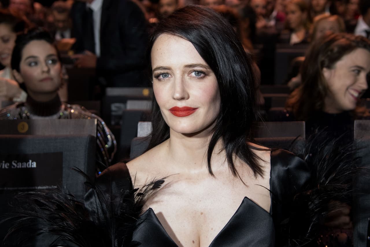 <b>Eva Green </b>
<br>En 'Sombras tenebrosas’ la actriz francesa se metió en el papel de la malvada Angelique Bouchard, una bruja enamorada del personaje de Depp.