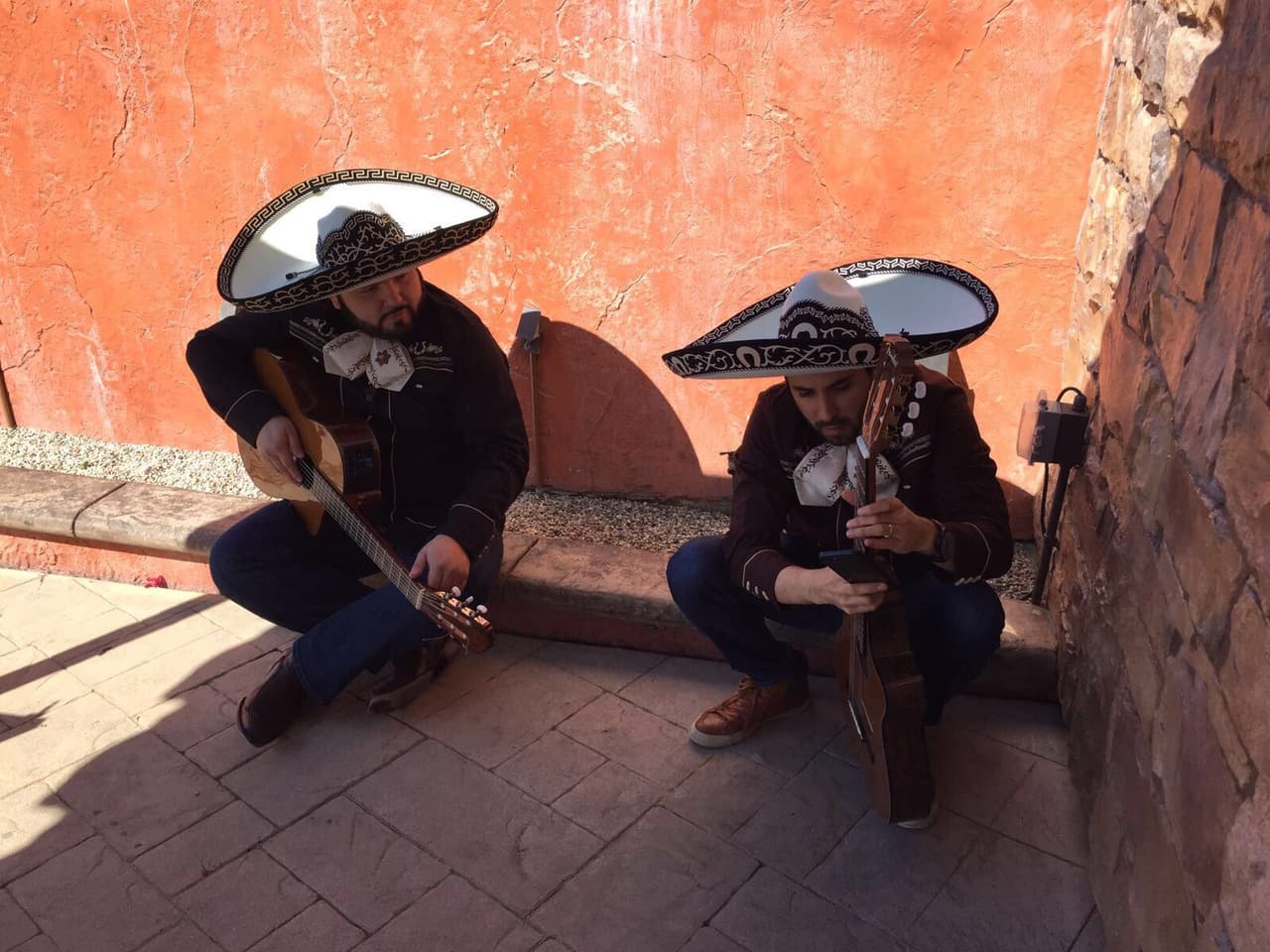 ¿Qué estarán planeando La Bronca, El Tambochi y El Compa Ivan?