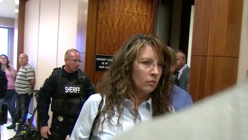 <b><a href="http://www.univision.com/houston/kxln/noticias/juicios/la-pareja-acusada-de-la-muerte-de-john-hernandez-comparece-por-segunda-vez-en-corte-en-medio-de-protestas-video">14 de julio</a></b>: La pareja Thompson comparece por segunda vez ante un juez bajo estrictas medidas de seguridad. Este día lo único que ocurrió es que les aplazaron la audiencia para septiembre.