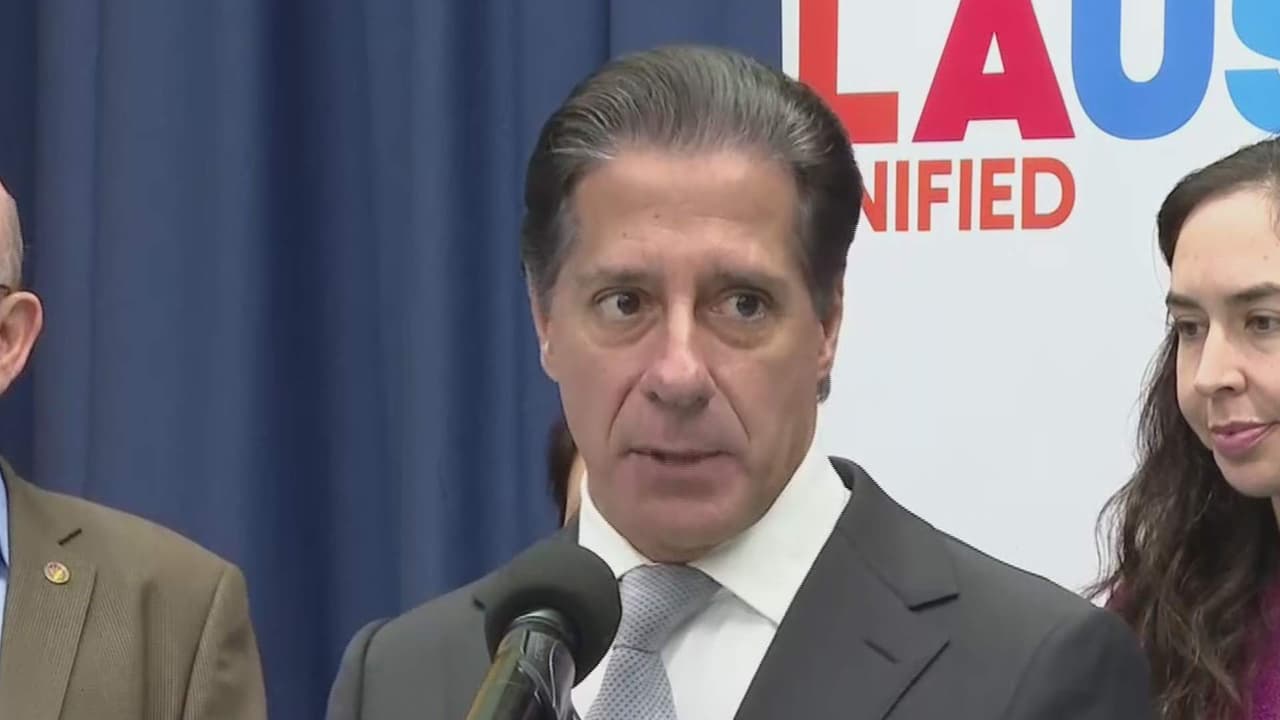 “Sueña en grande y consigue grandes metas”; Alberto Carvalho motiva a estudiantes del sur de Los Ángeles