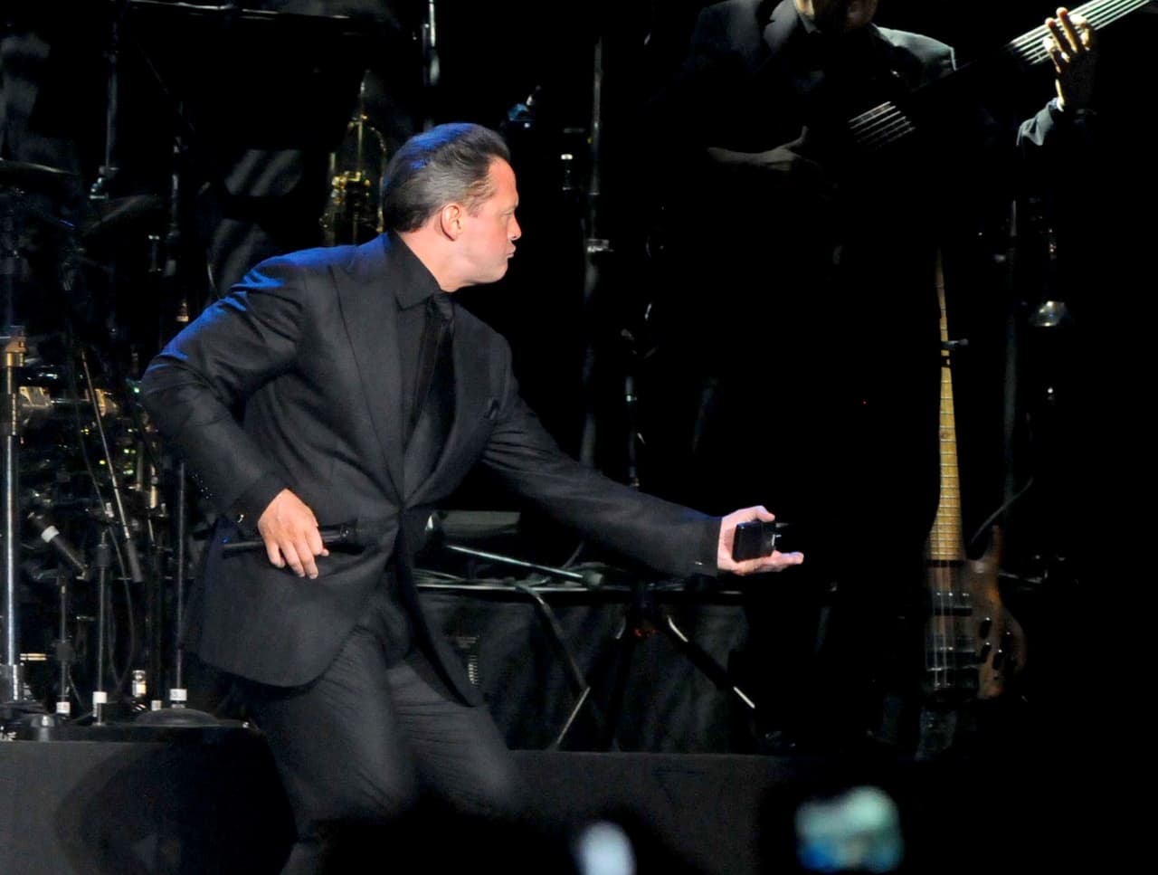 <b>Algunos fans del cantante no entendían </b>muy bien lo que estaba pasando y le daban ‘me gusta’ a la imagen.