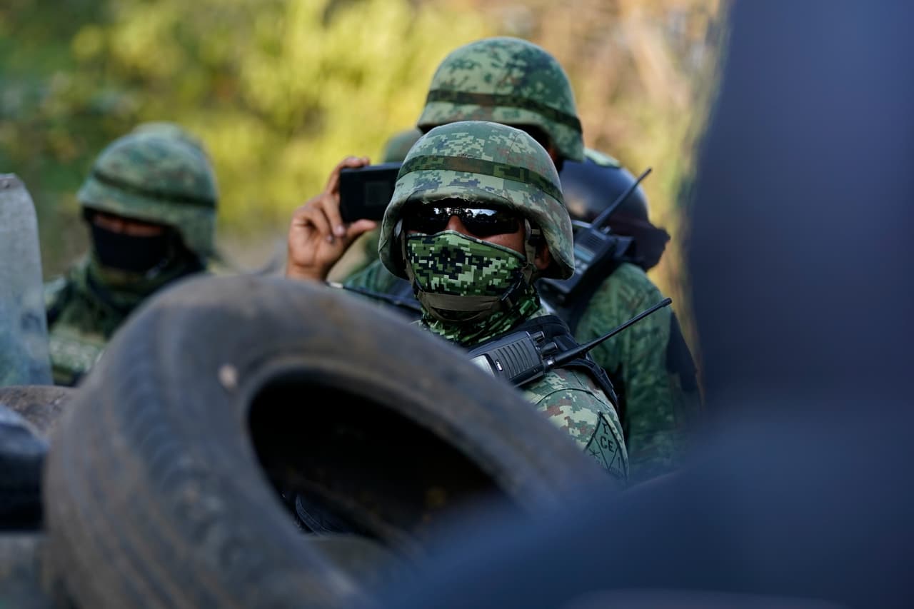 Golpeadas y retenidas a punta de pistola: liberan a dos militares mexicanas tras 15 horas