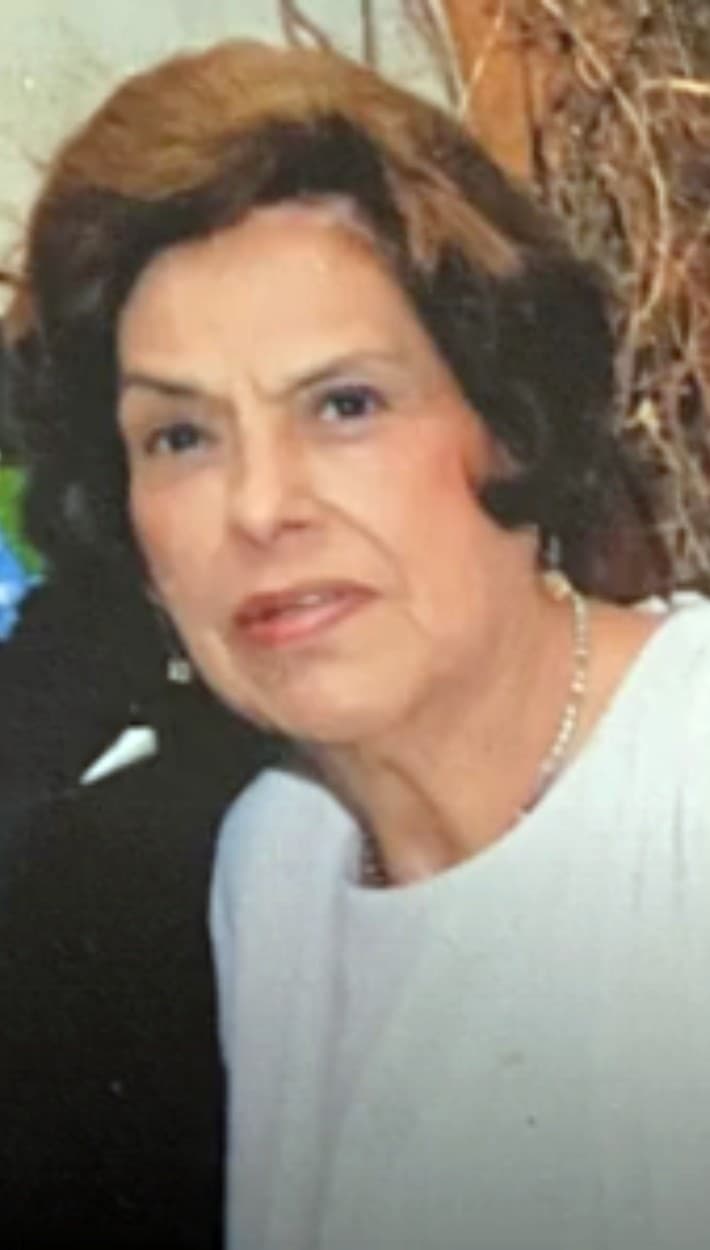 A Ochoa Flores le faltaba solo una cuadra para llegar de regreso a su hogar. La mujer caminaba todas las tardes como parte de un régimen que le permitía mantenerse saludable, compartiendo con sus hijos y sus nietos.