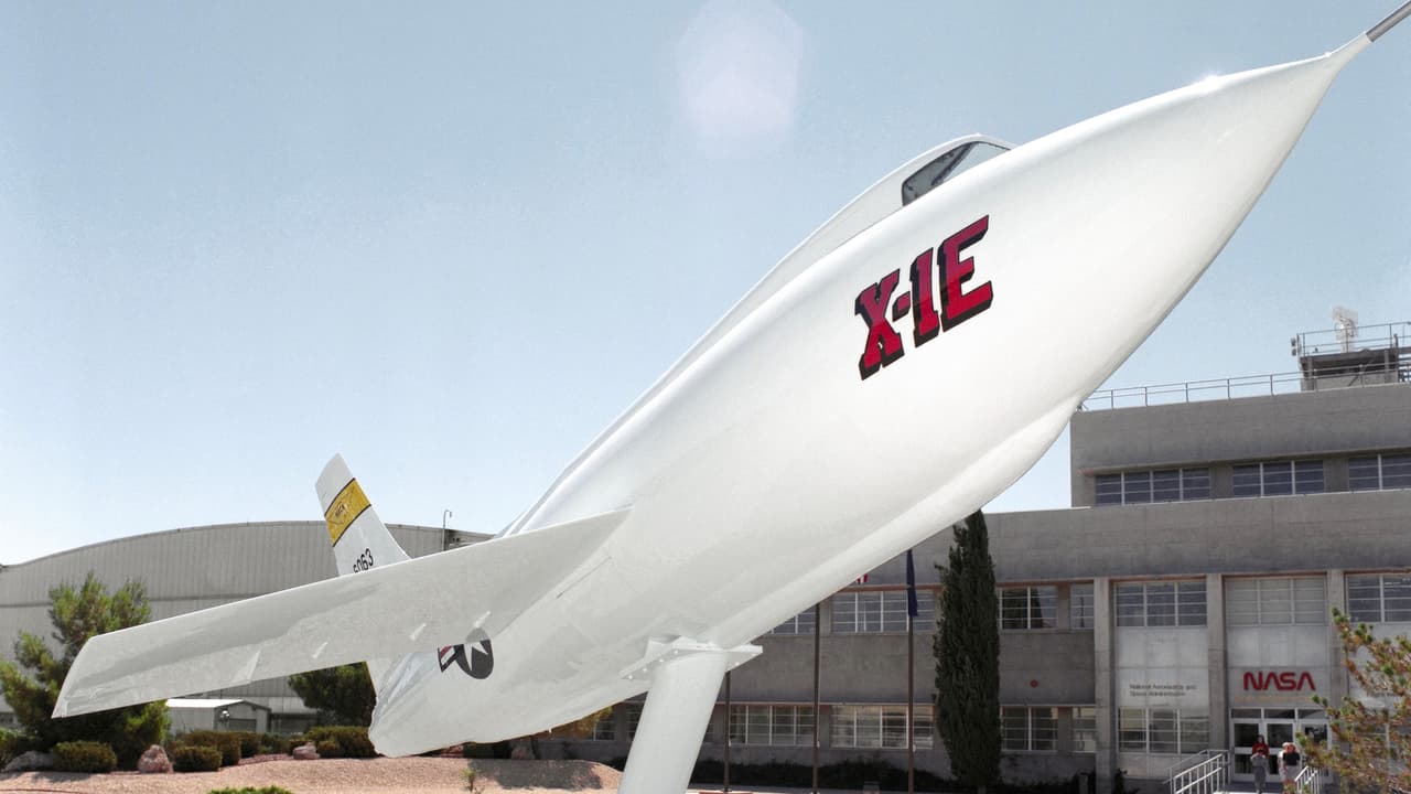 La cápsula del tiempo estuvo 25 años en la cabina de este avión supersónico exprimental X-1E de 1951