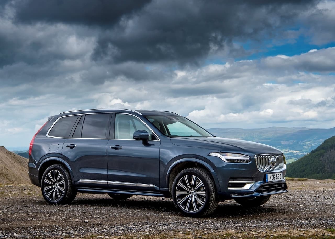 <h3 class="cms-H3-H3"><b>Volvo XC90</b> </h3>
<br>
<br>
<b>Puntuación:</b> 26/100
<br>
<br>Según Consumer Reports, los dueños de la 
<b>Volvo XC90</b> reportaron problemas con los frenos, el sistema de dirección / suspensión, la electrónica de la camioneta, el sistema de emisiones / combustible y el equipo de potencia.
<br>
