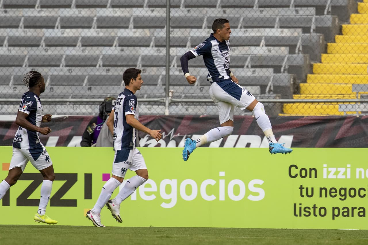Javier Aguirre regresó al futbol mexicano ‘con el pie derecho’ venciendo a los rojinegros en el Jalisco. | Rogelio Funes Mori (1’, 45+2’) marcó doblete para la victoria de Rayados que se mostraron en buena forma al arranque del torneo del futbol mexicano.