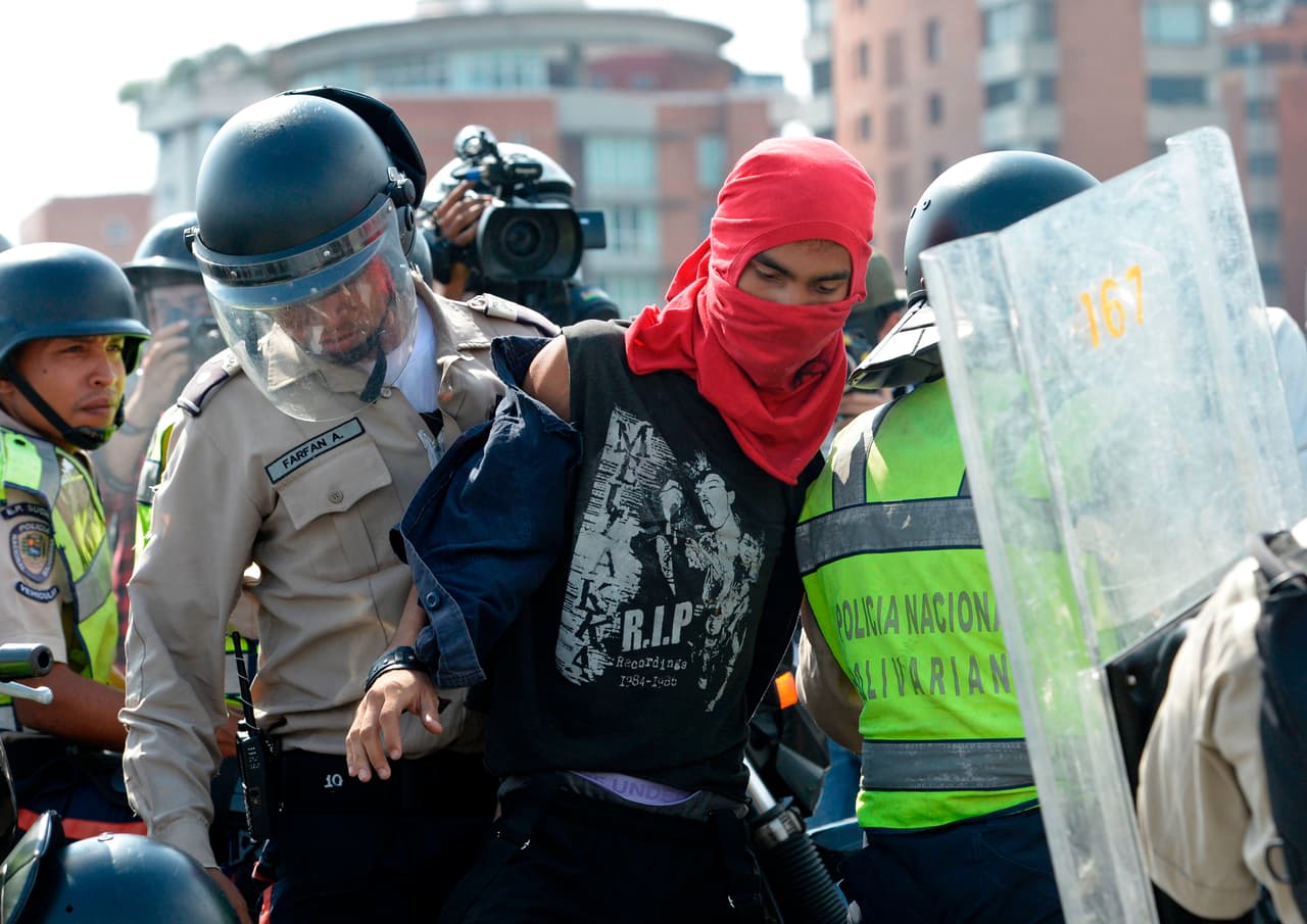 Algunos manifestantes resultaron arrestados.