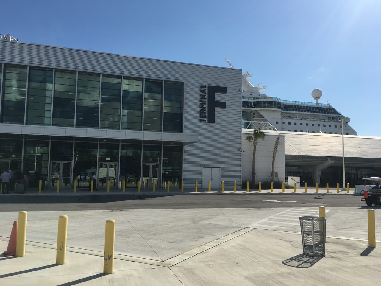 La compañía Royal Caribbean continúa ofreciendo las nuevas rutas a quienes ya habían reservado, con un reembolso del 50 % o la opción de cancelar el viaje y recibir el reembolso completo.