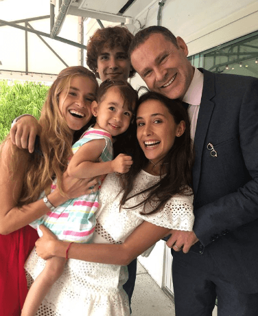 "Mi Hannissssssss hermosa hoy cumples 18 años y con esto empiezas una nueva aventura en tu vida que te llevará por diferentes caminos llenos de retos y desafíos pero también llenos de sorpresas y emociones", comenzó diciendo.