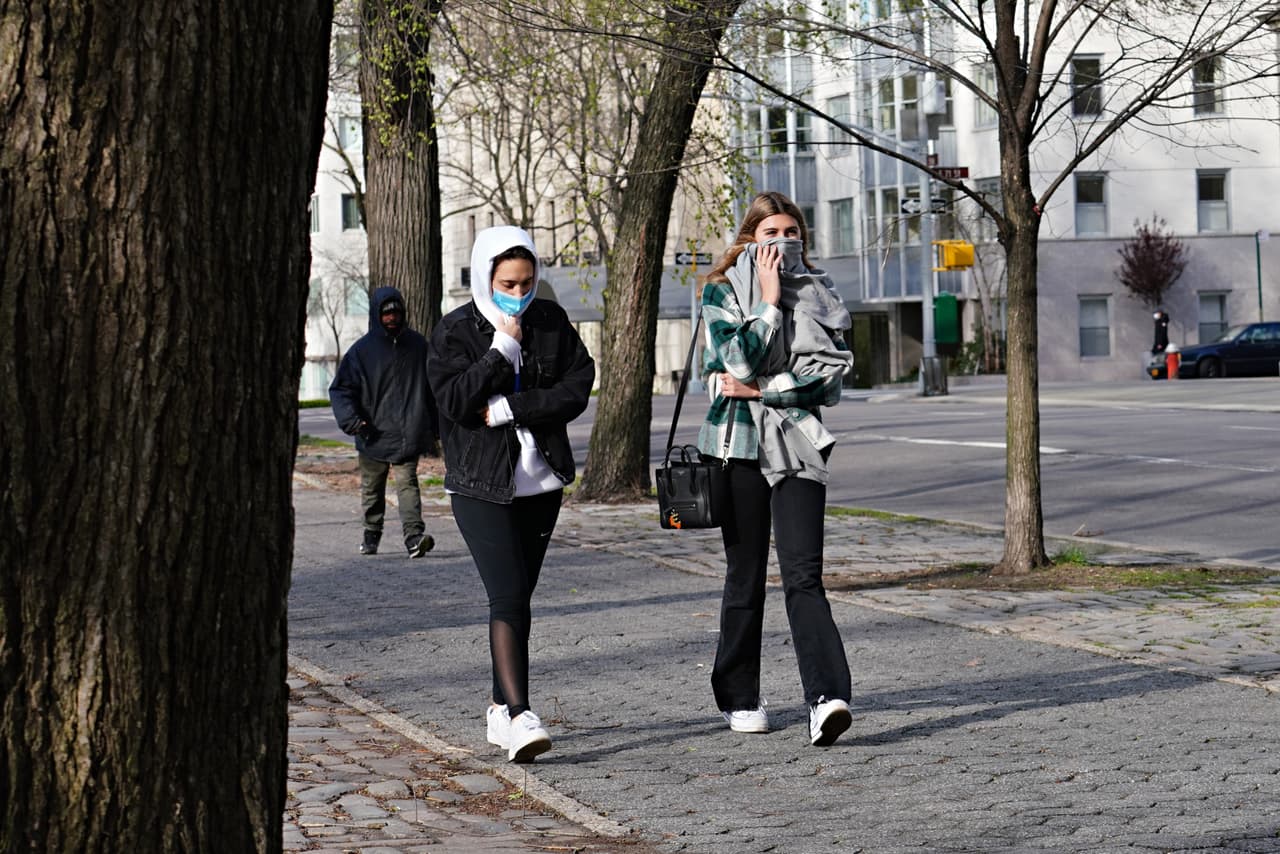 Obligatorio desde este viernes: neoyorquinos deberán cubrirse el rostro para evitar propagación de coronavirus