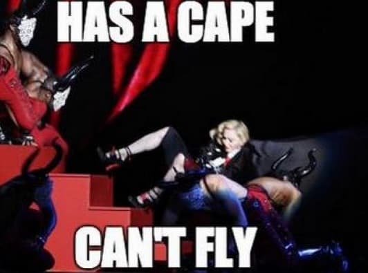 La diva publicó que el diseño de la capa tuvo mucho que ver en el accidente.