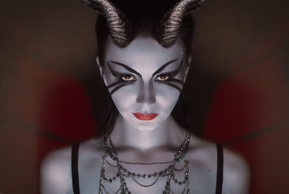 Desde tiempos ancestrales se habla de ciertas criaturas demoníacas que son capaces de seducir a todo ser humano: los íncubos y súcubos que han estado siempre ligados al placer sexual.