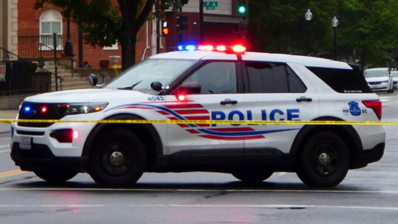 Niña de 3 años muere en tiroteo en DC; recibió un disparo mientras estaba en el auto familiar