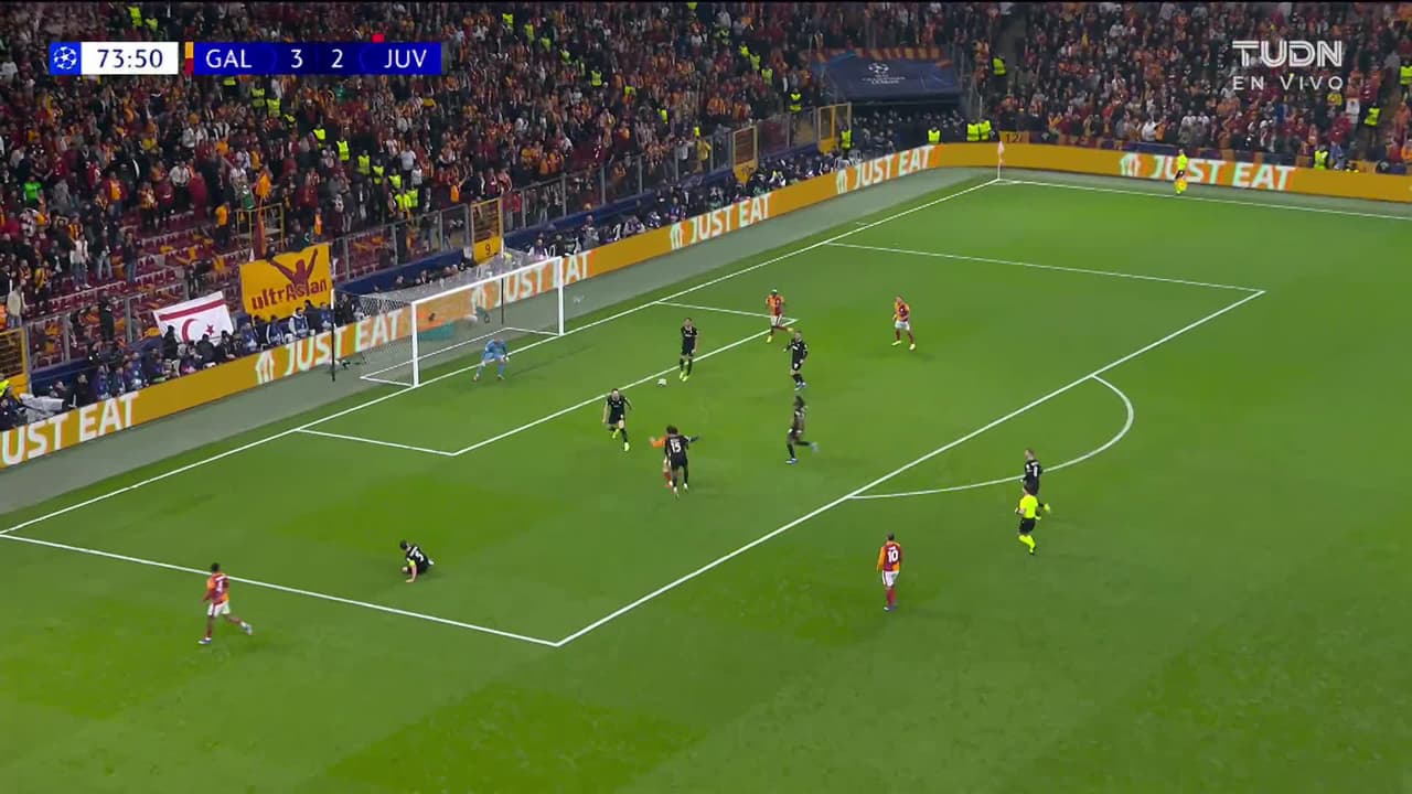 ¡GOL!  anota para Galatasaray. Noa Lang