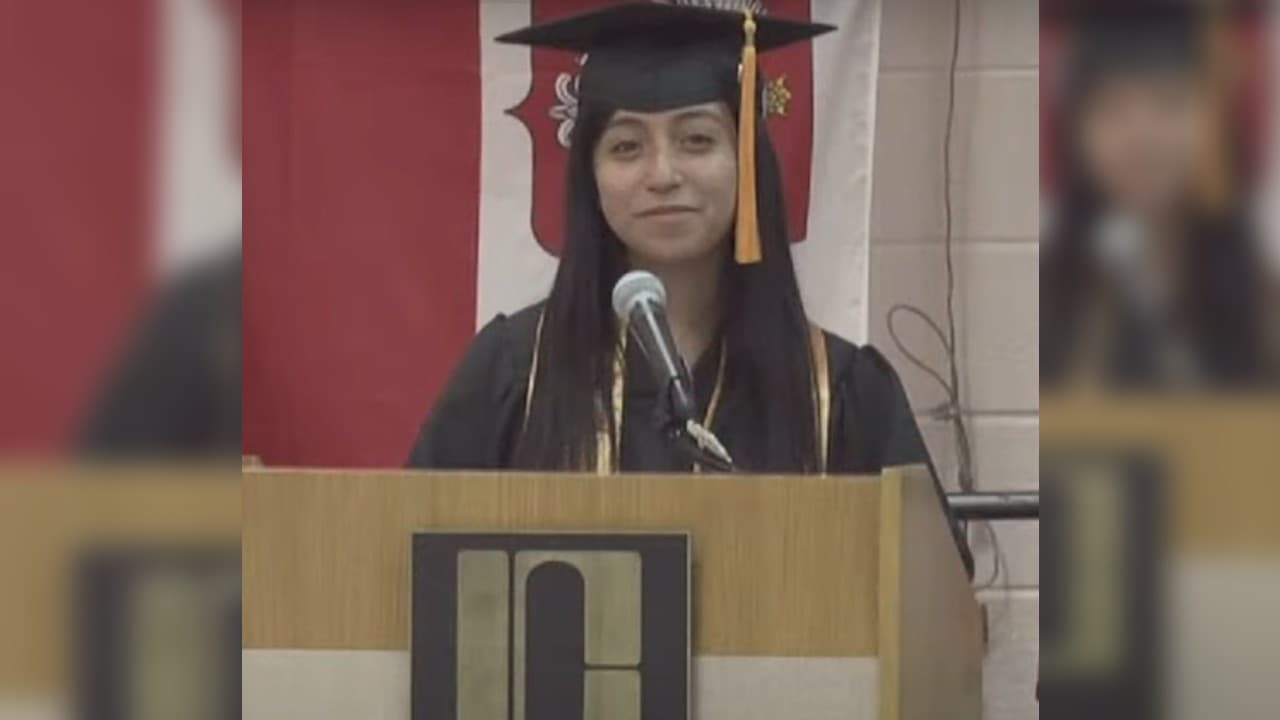 Hispana se gradúa al mismo tiempo en secundaria y universidad con honores en Nueva Jersey