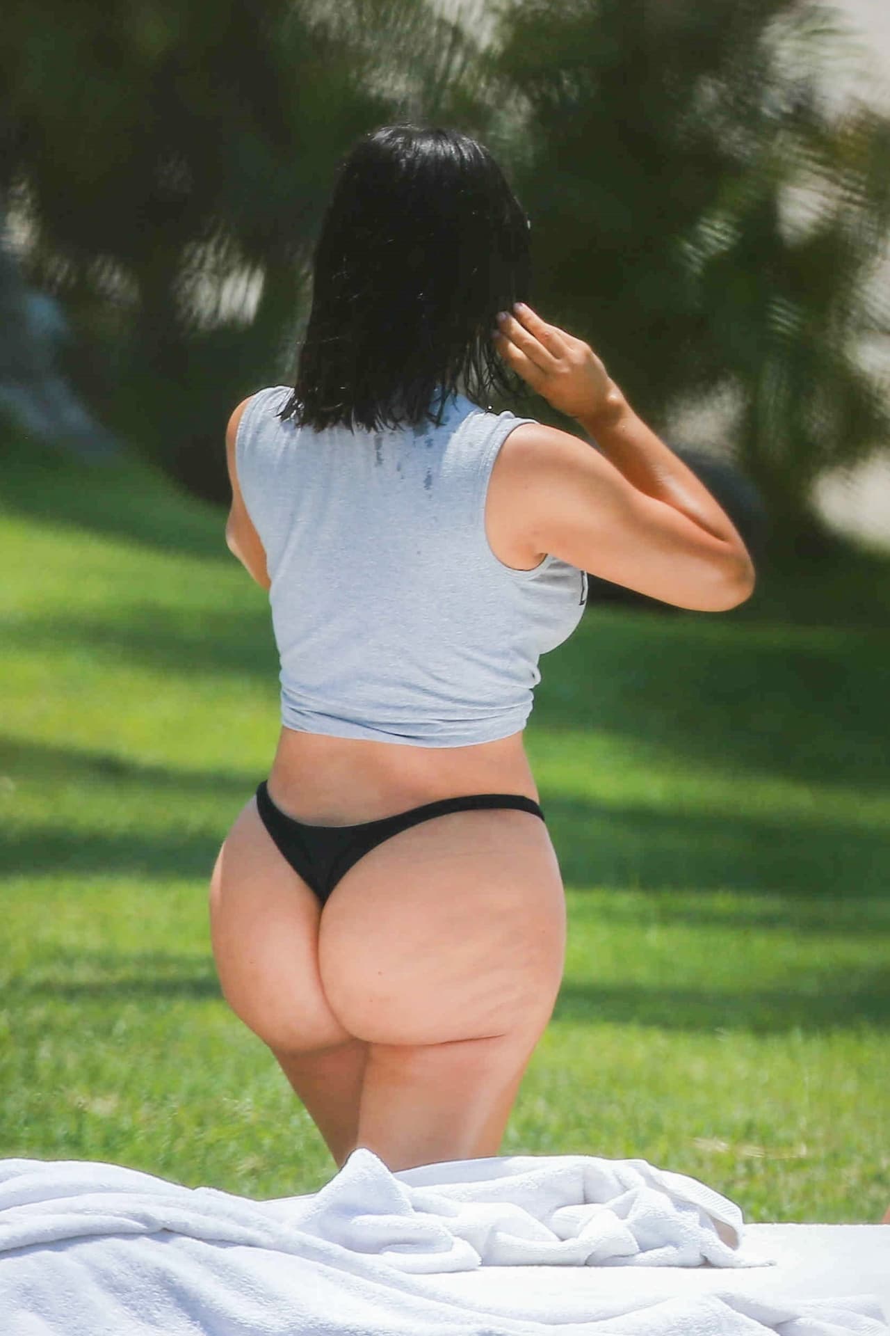 En Gran Bretaña, el presentador Piers Morgan está en el ojo de las críticas. Su compañera de set Sussana Reid aplaudió el hecho de que Kim Kardashian se mostrara de manera natural, y Morgan respondió: "Siento que 'celebrar' es una palabra equivocada. ¿Qué has logrado por tener celulitis? [...] Los defectos no deberían ser celebrados".