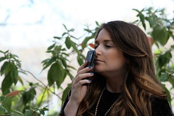 Google Nose (2013) - Puede no ser la broma más creíble, pero la producción del video que anunciaba el producto fue realmente sorprendente. Cuenta con todo lo necesario para lanzar un producto real, incluyendo entrevistas con gerentes de producto y animaciones explicando cómo funciona.