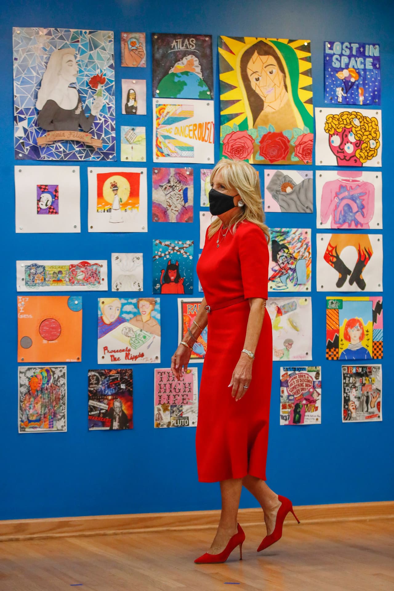 Más tarde, la educadora de 70 años se conmovió con las expresiones artísticas que encierra el museo, incluida una exhibición dedicada a quienes han muerto por Covid-19.