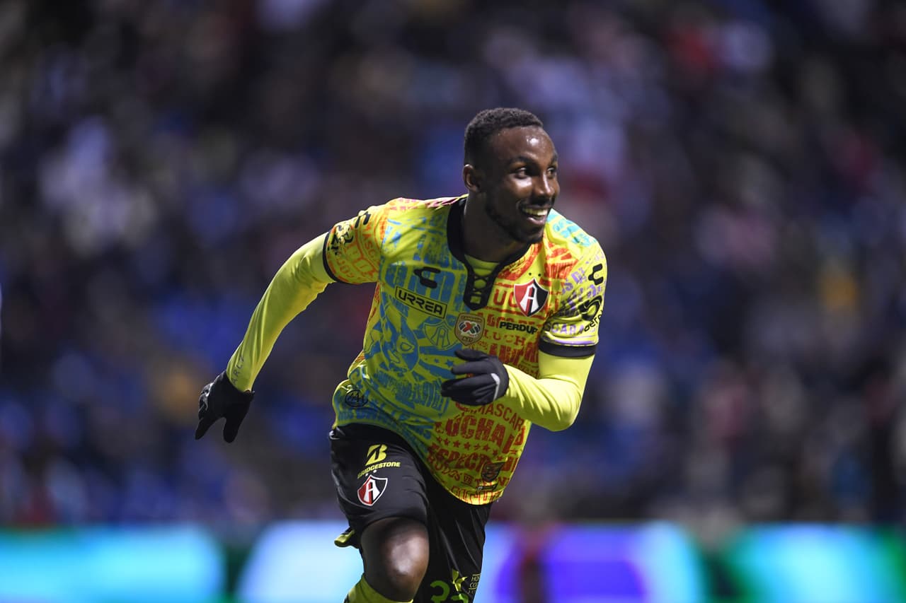 Los Rojinegros obtuvieron su premio a la constancia al 84’ cuando Quiñones ganó un duelo hombro a hombro con De Buen para fusilar a Silva y marcar el 0-1.