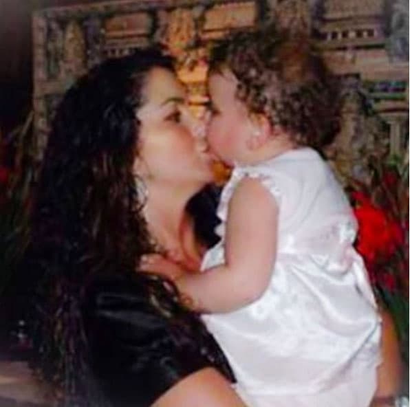 'Lucerito' estudia en 
<b><a href="https://www.danahall.org/">Dana Hall School</a></b>, un colegio en Wellesley, Massachusetts, a unas 17 millas al oeste de Boston.
<br>