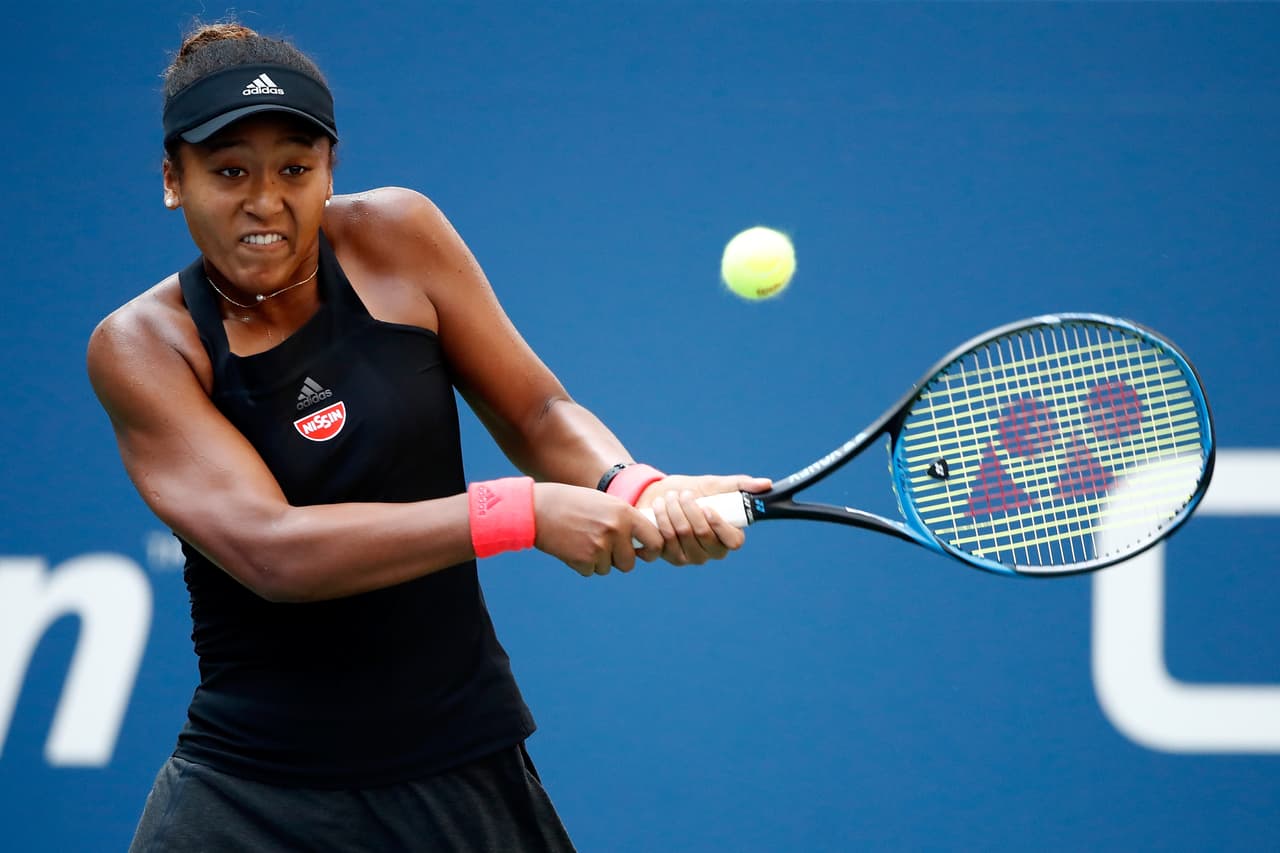 La japonesa Naomi Osaka (20) dio cuenta de la bielorrusa Aryna Sabalenka (26) en tres sets para avanzar a la ronda de las ocho mejores. Los parciales fueron de 3-6, 6-2 y 6-4.
