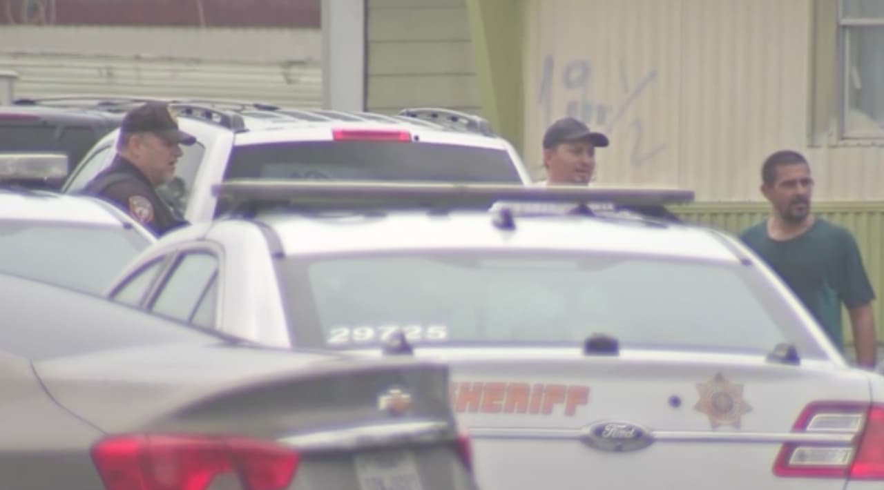 En la vivienda donde fue hallada la mujer vivían cinco personas más, su pareja sentimental y otras cuatro personas.