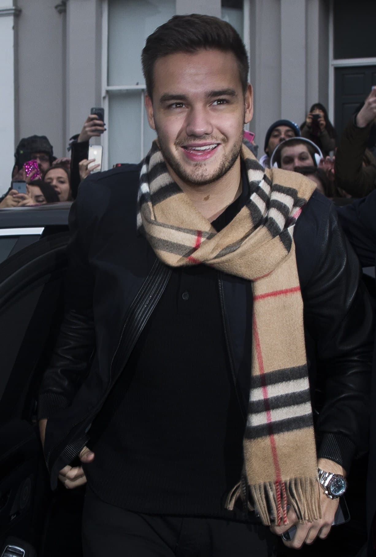 Si el clima lo amerita, entonces una bufanda se convierte en uno de los must have.