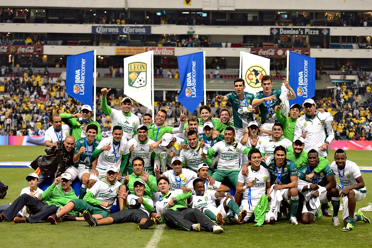 Action photo during the Celebration Leon Champion Liga Mx Apertura 2013 , liga MX-Champion team Leon, /Foto de accion durante la celebracion de la final del Futbol Mexicano Leon Campeon Liga Mx Apertura 2013 , Liga MX-Equipo Leon Campeon, /15-Dic-2013/ MEXSPORT/Javier Ramierez.