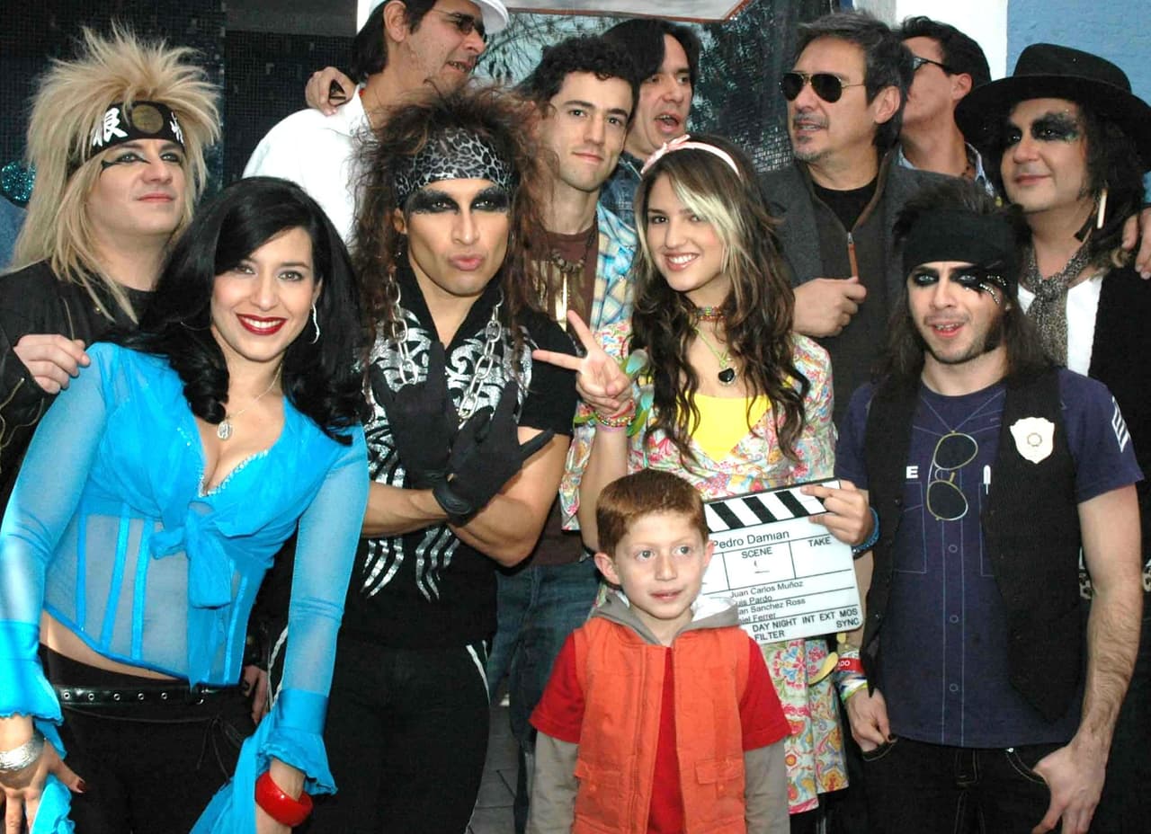 Aunque la serie 'Vecinos' le dio su primer papel, Octavio también participó en melodramas como 'Lola, érase una vez', al lado de Eiza González, en 2007.