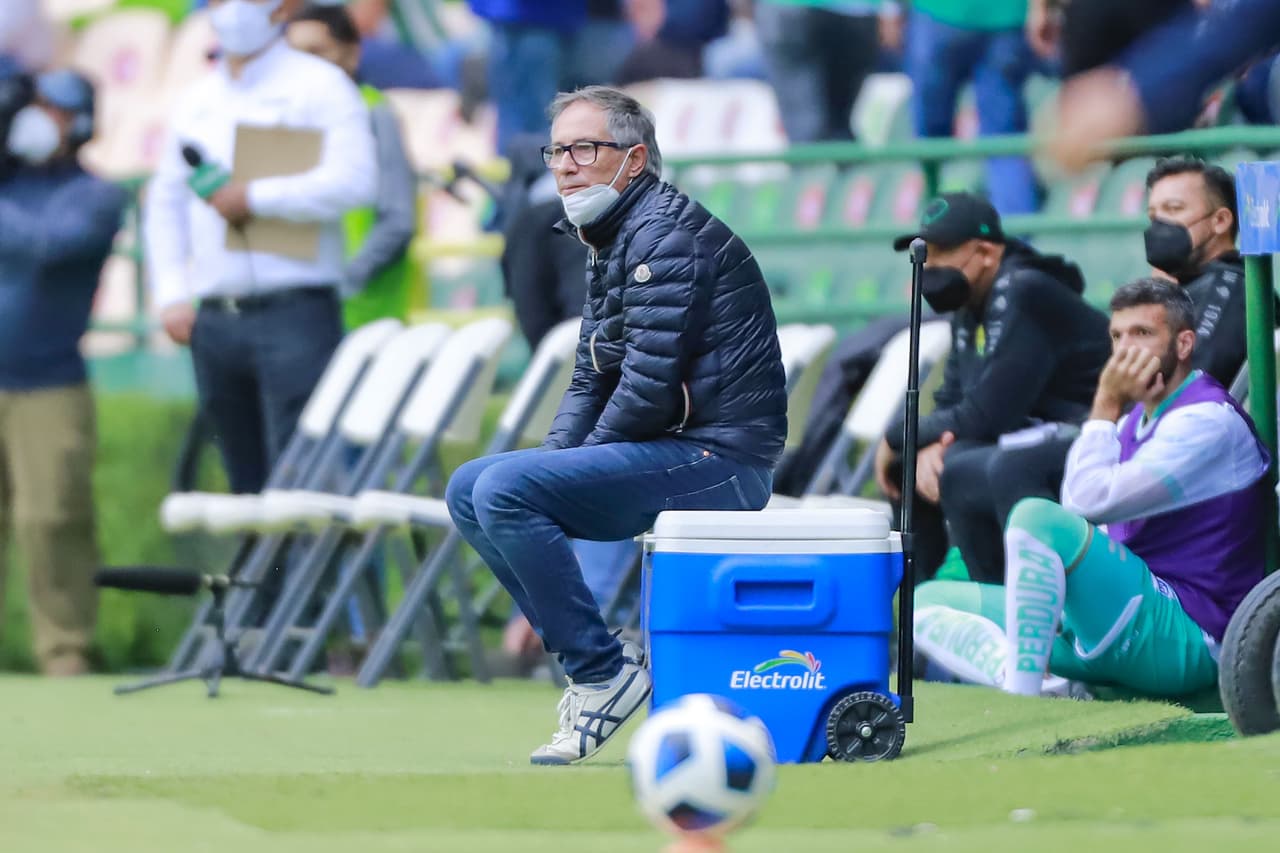 Ariel Holan veía como su equipo era mejor, pese a no haber convertido.