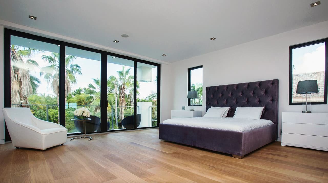 La habitación de Jam tiene amplios ventanales y 
<b>una enorme terraza donde podrá despertar con la luz del amanecer</b>.