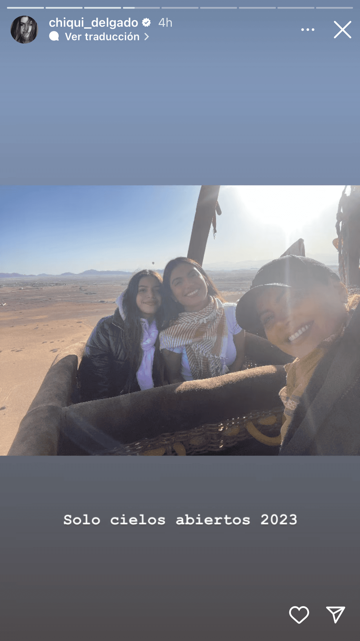 Junto con
<b> <a href="https://www.univision.com/famosos/carlota-sarcos-hija-chiquinquira-delgado-cena-casa-blanca-fotos" target="_blank">sus dos hijas, Marielena (30 años) y Carlota (12)</a></b> se fue a Marrakech, Marruecos.
<br>