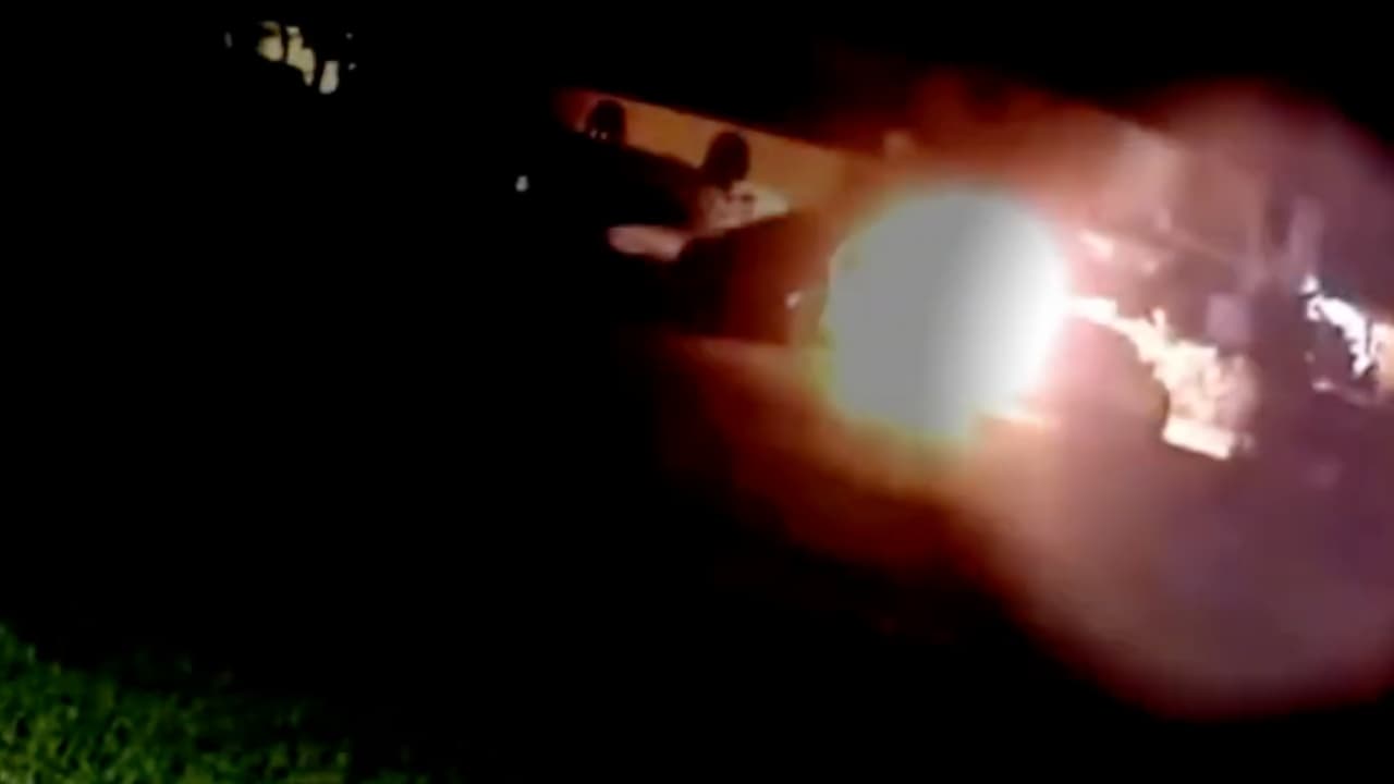 Un video de seguridad revela algo importante sobre explosión de patrulla