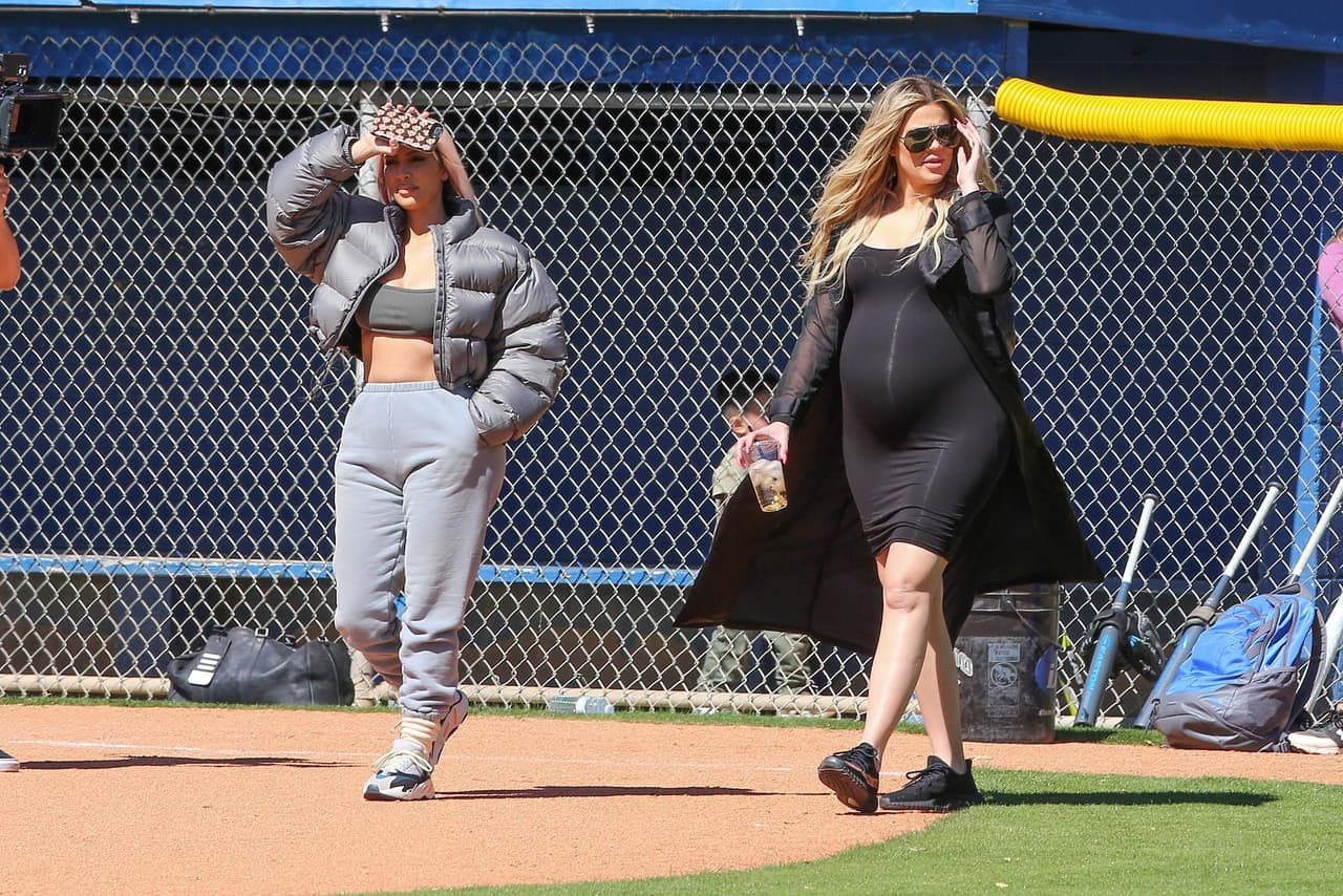 En entrevista con
<b><a href="https://www.ellentube.com/video/sneak-peek-kim-kardashian-weighs-in-on-khloes-difficult-situation.html">Ellen DeGeneres</a>,</b> la esposa del rapero Kanye West admitió que no entiende lo que le ocurrió a su hermana, justo cuando alcanzaba uno de sus grandes sueños: convertirse en madre por primera vez.