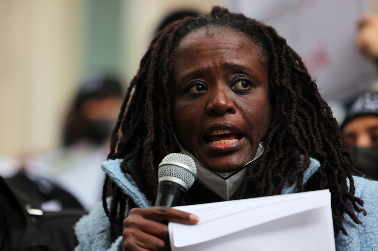La senadora estatal Cordell Claire estuvo en la manifestación apoyando la aprobación del acta.
<br>