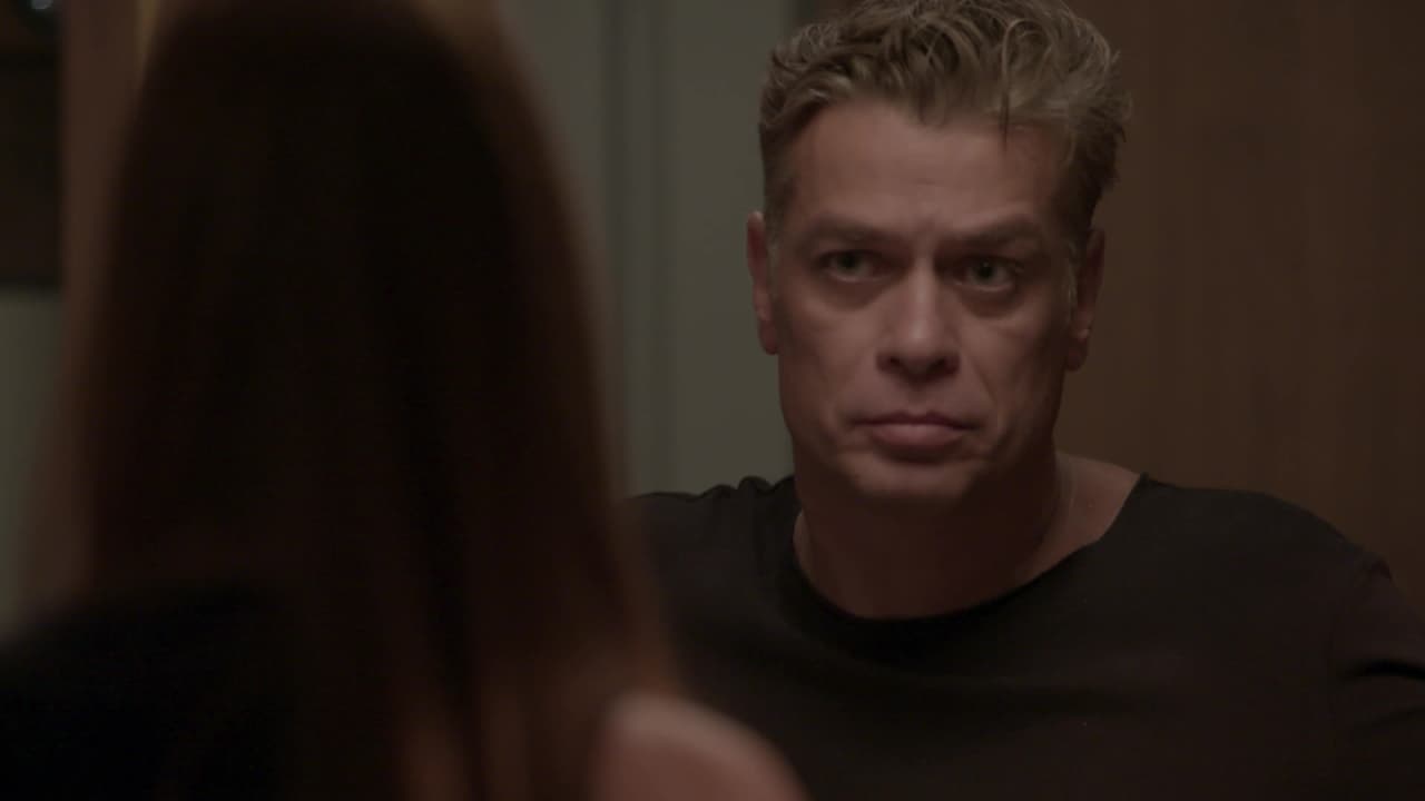 Las ganas de Arturo por cuidar de Eliza aumentaron cuando sintió que ella podría ser vulnerable a los ataques de su padrastro.