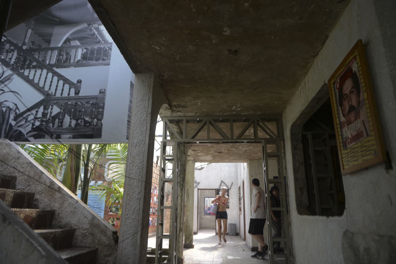 La hacienda "Nápoles" consta de 1,920 hectáreas que costaron en ese tiempo 90 millones de pesos, un equivalente a 2 millones 350 millones de dólares.