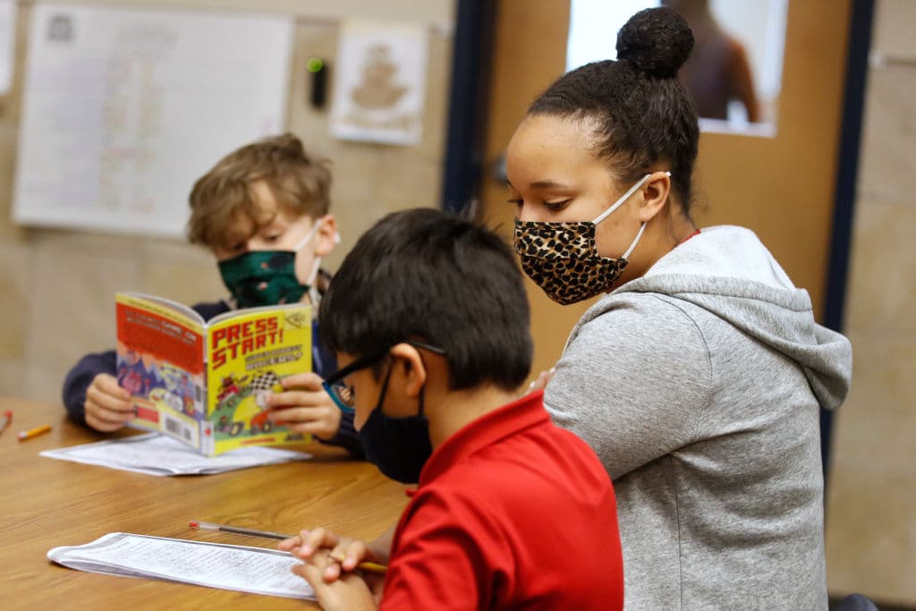 En solo tres días después de detectarse el primer caso de ómicron en EEUU ya se ha confirmado su presencia en 12 estados. El caso detectado en 
<b>Utah</b> también es de una persona que había viajado a Sudáfrica.