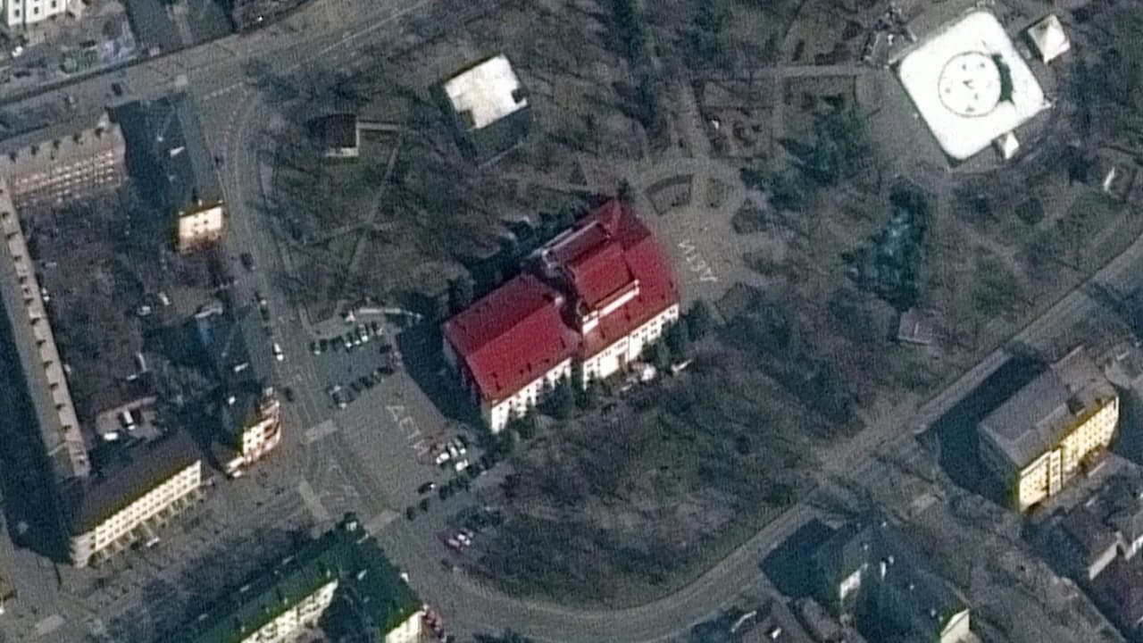 Rusia bombardea un teatro en Mariupol donde se refugiaban cientos de personas