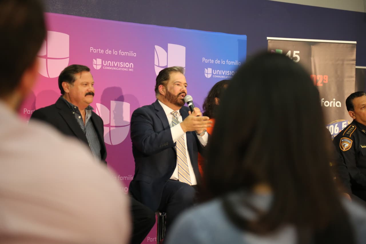 Raed González y Domingo García, abogados de inmigración, respondieron en detalle a las inquietudes de los asistentes al foro.
<br>