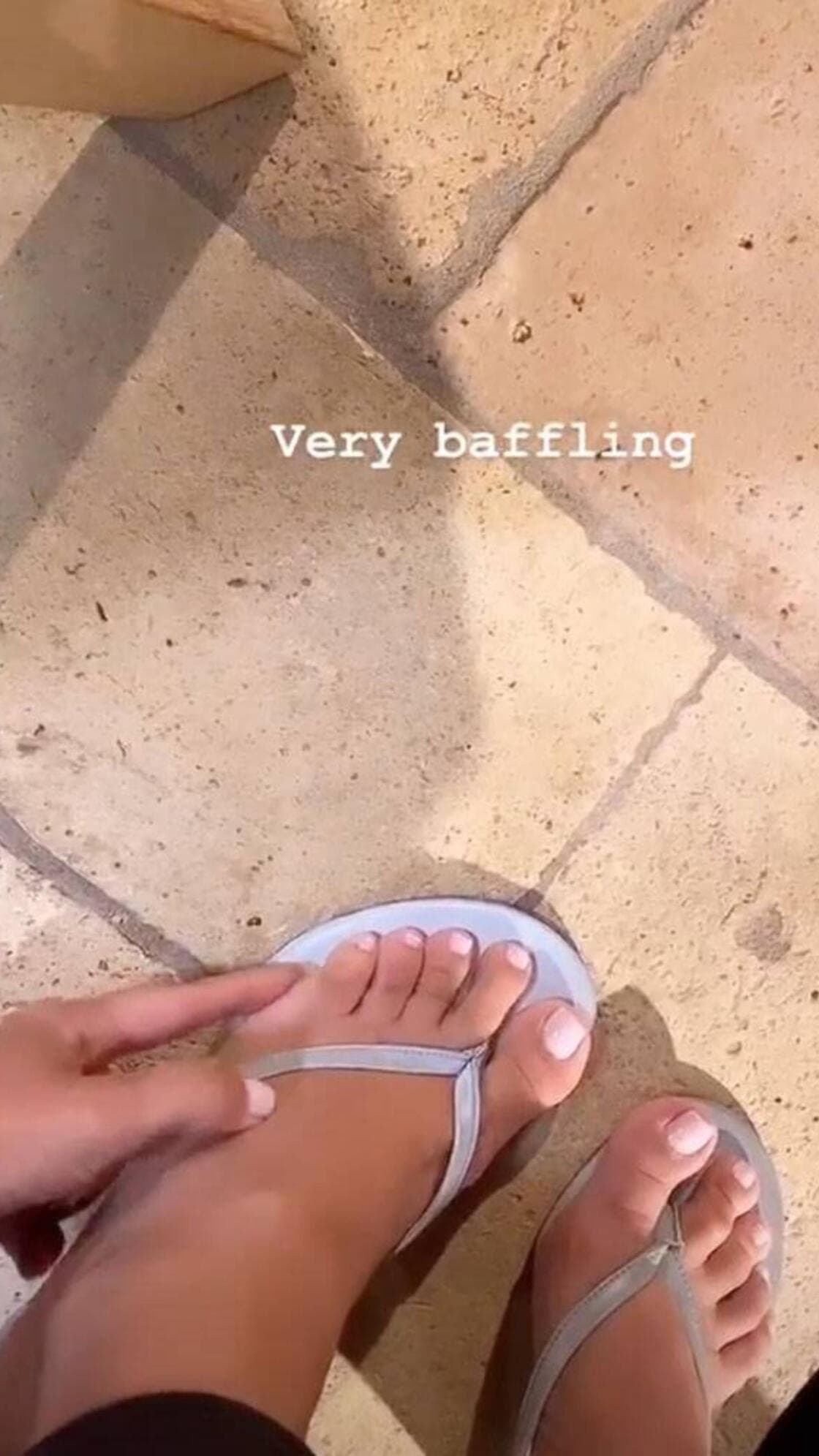 Kim Kardashian explicó por qué parece a veces que tiene seis dedos.