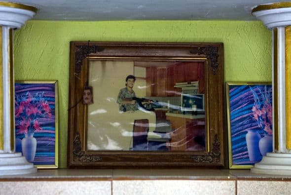 En una entrevista con la BBC Mundo, el periodista y autor del libro 'El cartel de Sinaloa', Diego Osorno aseguró que estas tumbas reflejan 'cómo ven la vida y la muerte' los narcotraficantes y sus familias.