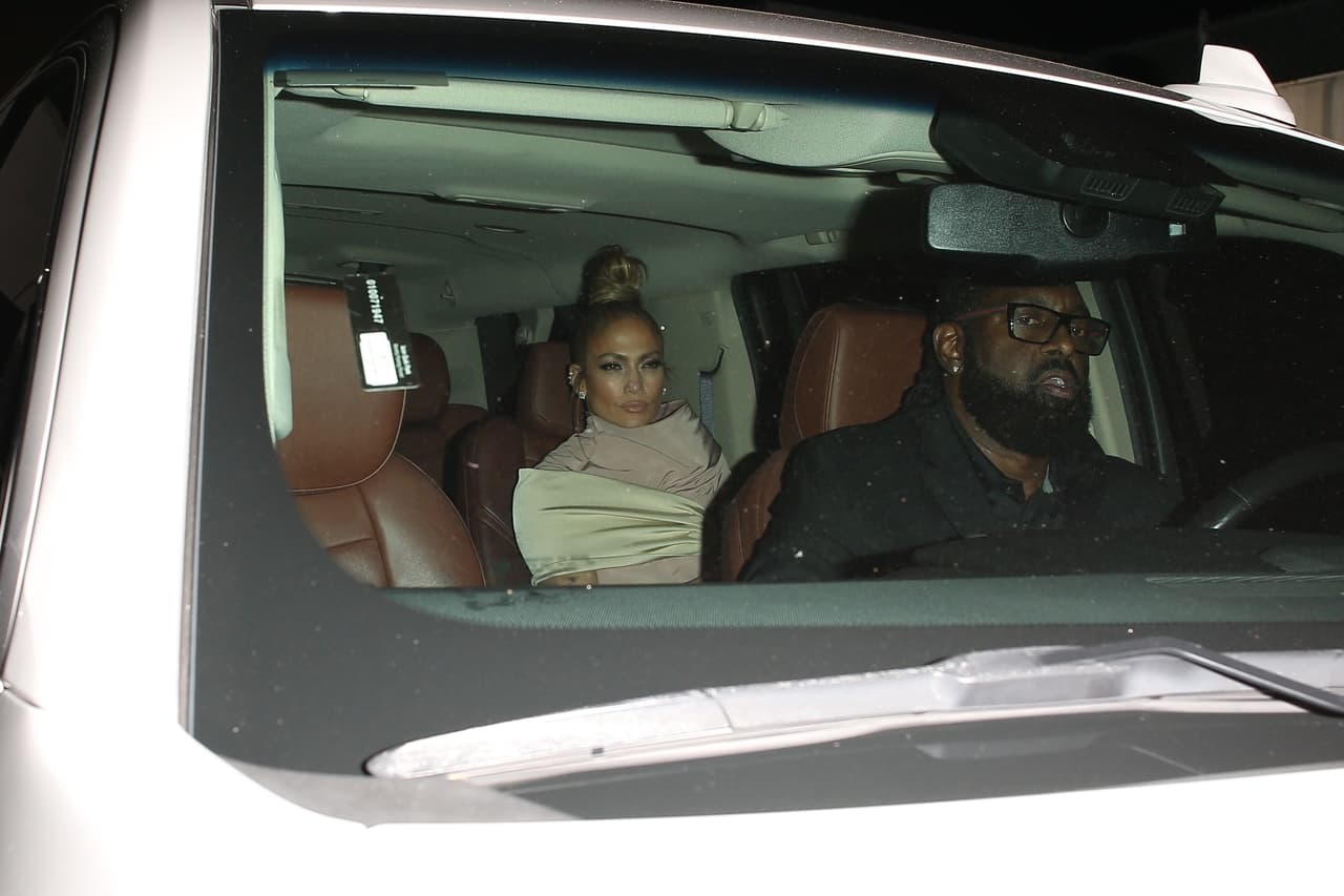 Al salir de la actividad, tanto JLo, de 49 años, como su compañero, de 43, acudieron al
<b><a href="https://craigs.la/menu/"> restaurante Craig's,</a></b> para cerrar la noche con una deliciosa cena.